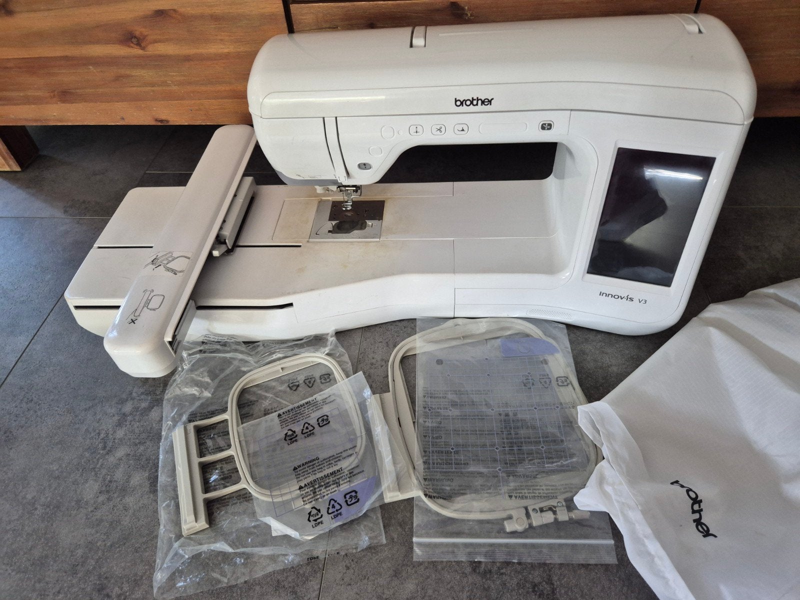 Borduurmachine Brother Innov-is V3, Hobby en Vrije tijd, Naaimachines en Toebehoren, Ophalen, Naaimachine, Brother