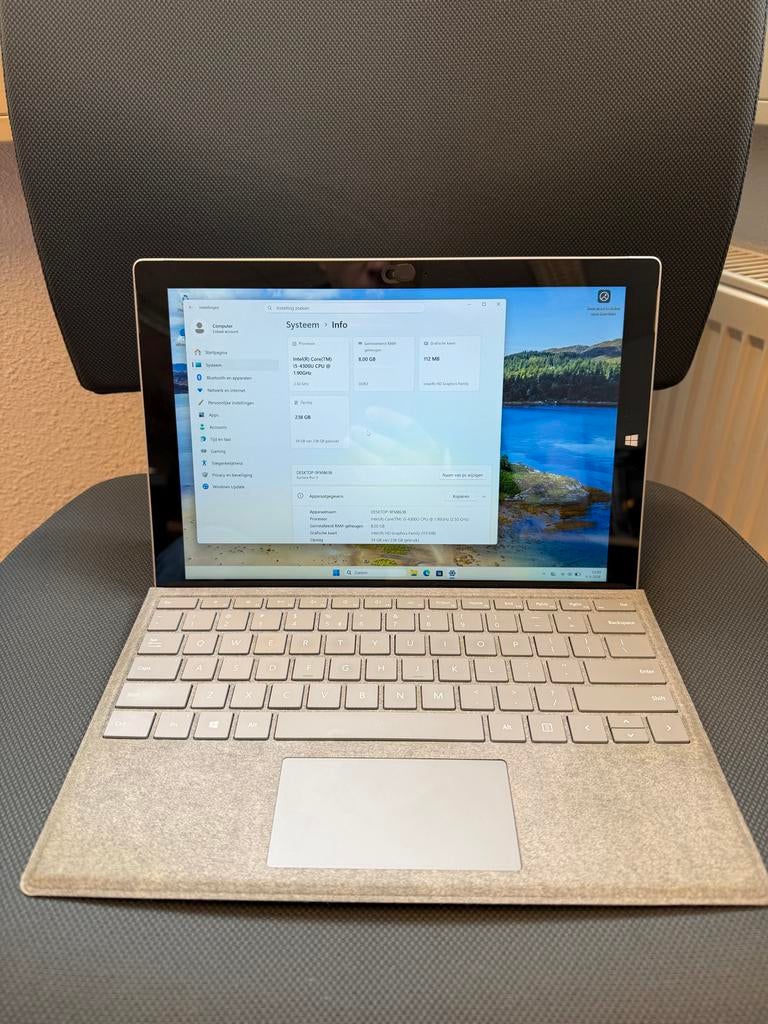 Microsoft Surface Pro 3 - i5, 8GB RAM, 256GB SSD, 13 inch, Qwerty, 8 GB, Touchscreen