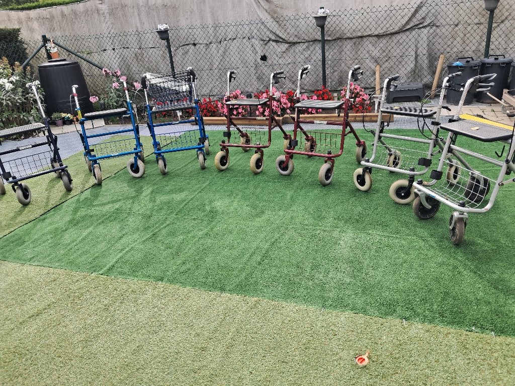 rollater te koop vanaf 10 euro, Ophalen, Opvouwbaar, Zo goed als nieuw