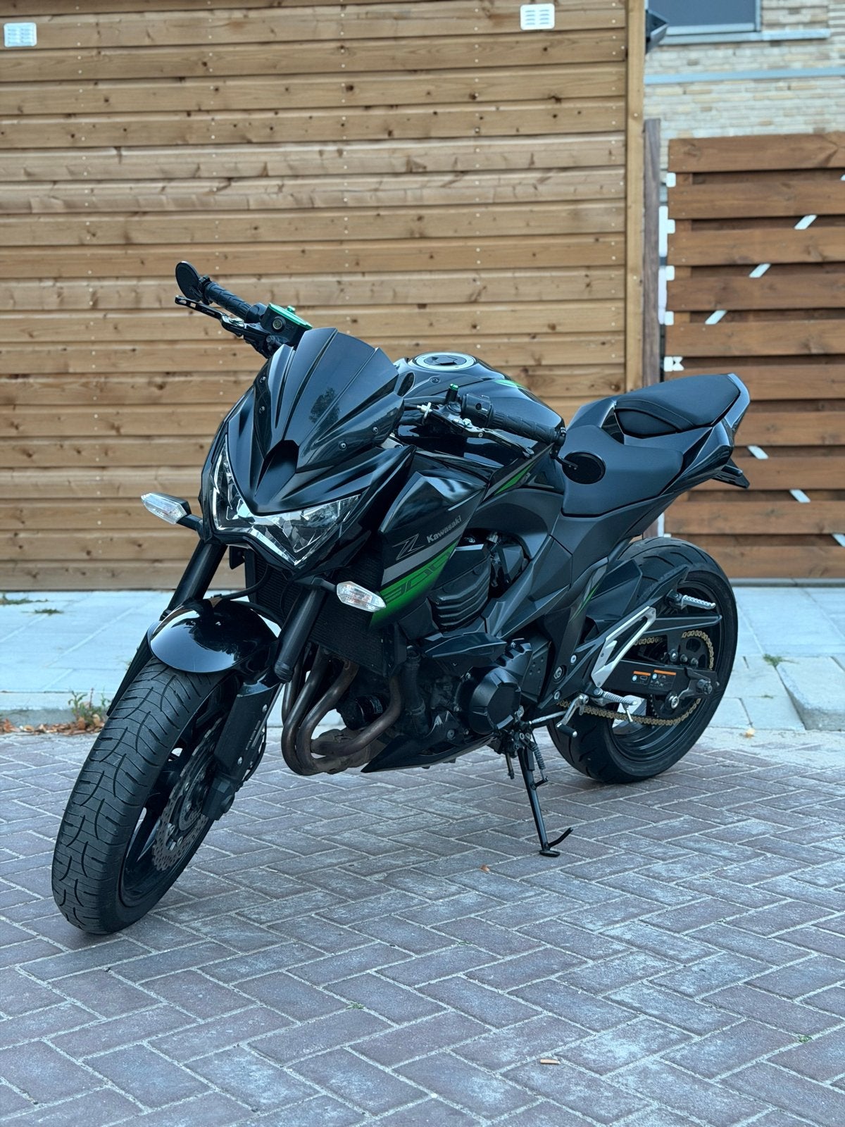 Kawasaki Z800 - Sportieve Naked Bike met Akrapovic uitlaat, Motoren, Motoren | Kawasaki, Gebruikt, Minimaal motorrijbewijs A2