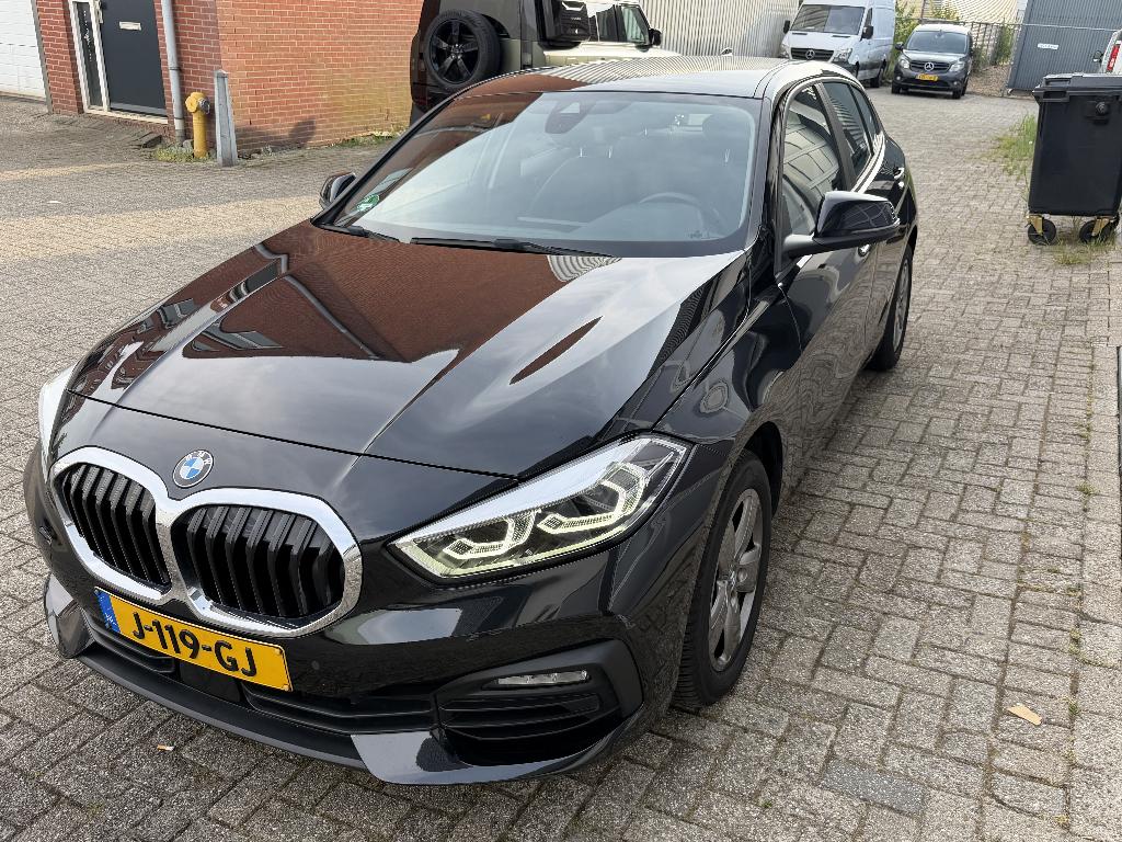 BMW 118i Executive Edition 140PK | 2020 | Dealer onderhouden, Stof, Zwart, Origineel Nederlands, Handgeschakeld