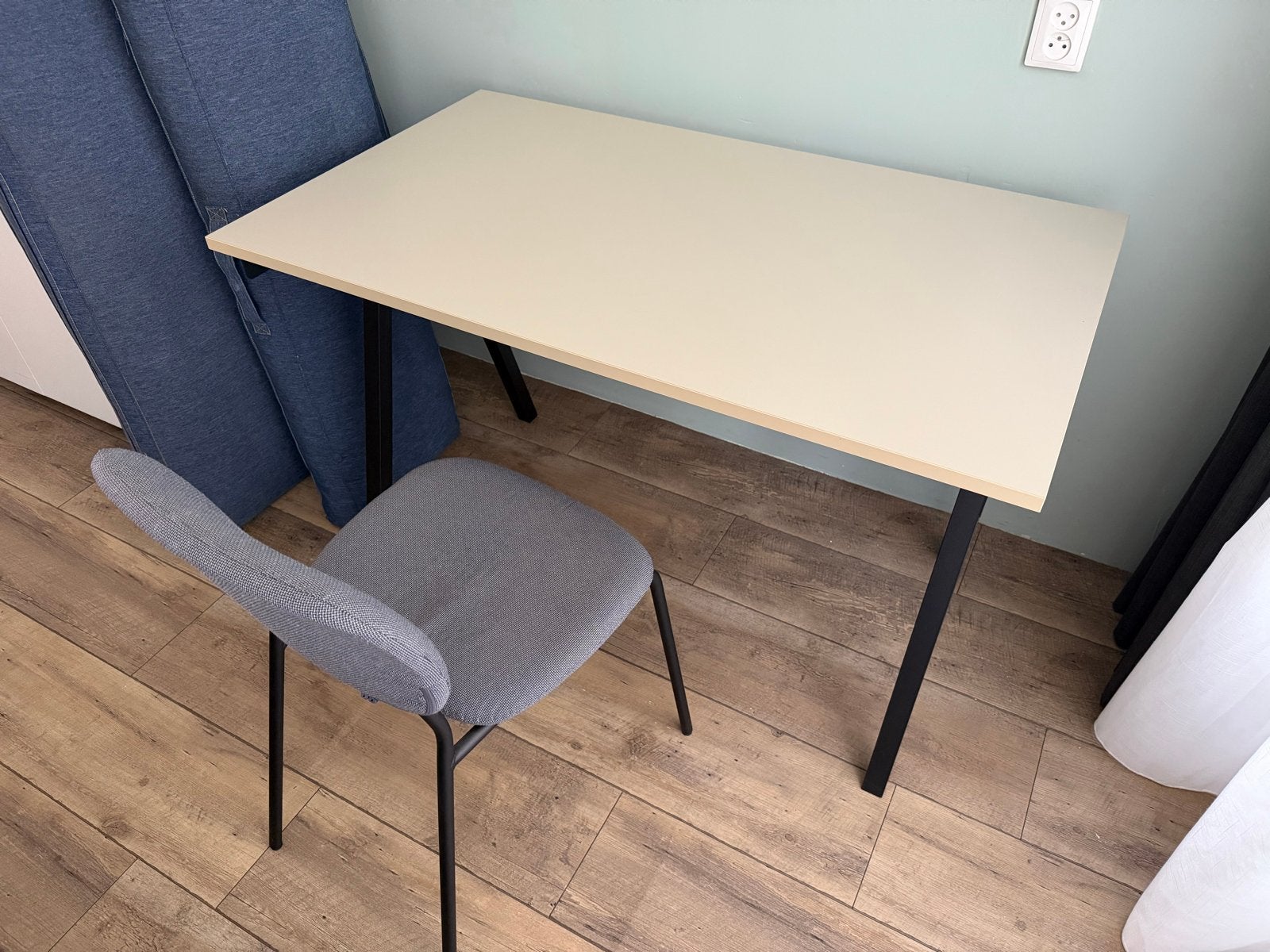 IKEA Trotten bureau + optionele stoel - Z.G.A.N., Ophalen, Demontabel, 120 cm, Zo goed als nieuw