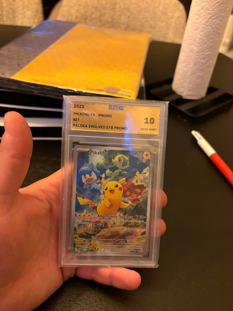 Pikacgu promo paldea evolved grade 10, Ophalen of Verzenden, Zo goed als nieuw, Meerdere kaarten, Foil