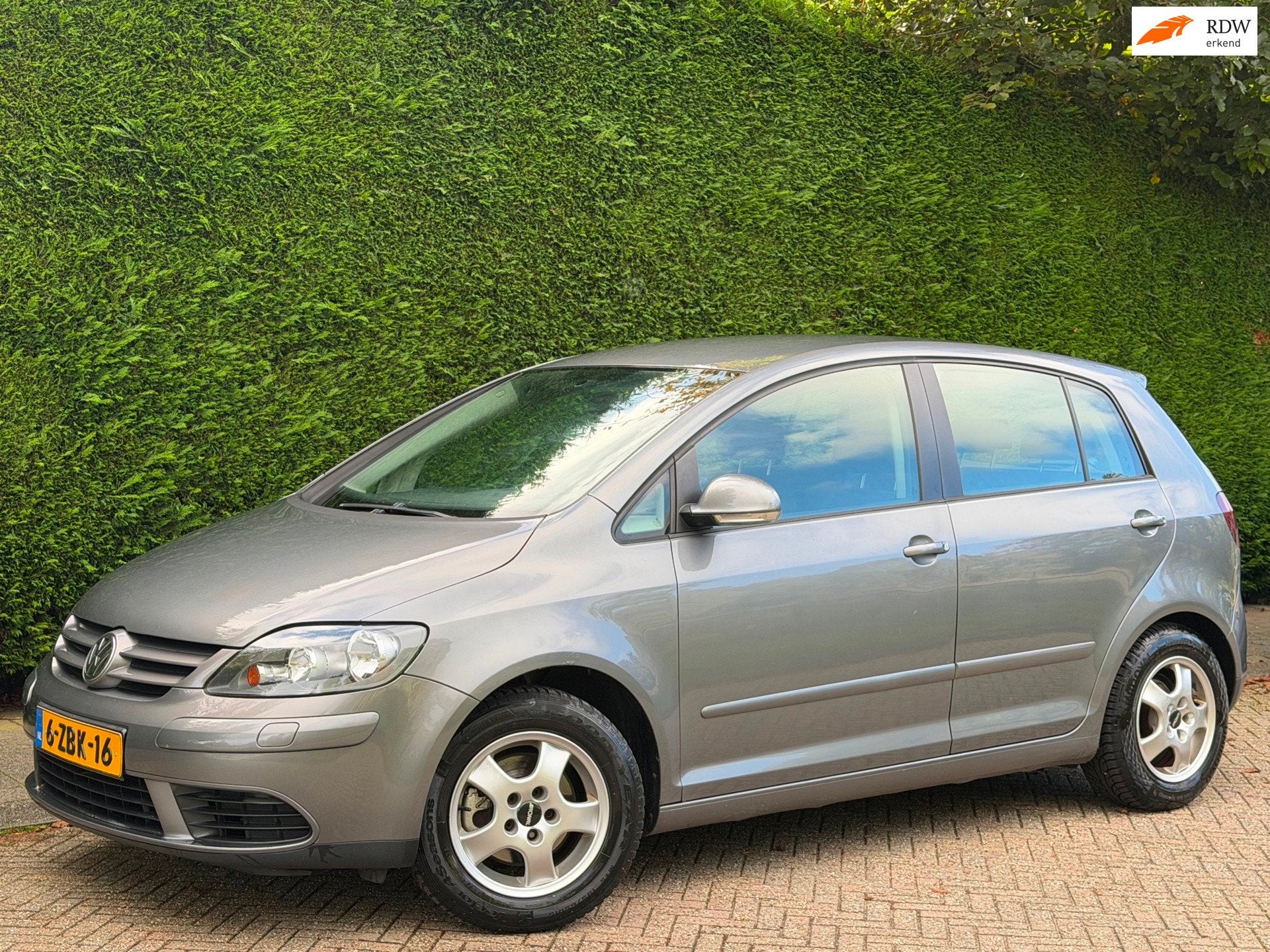 Volkswagen Golf 1.6 FSI Turijn RIJDT SUPER!/AIRCO/6BAK/APK, Voorwielaandrijving, Stof, Gebruikt, Zwart