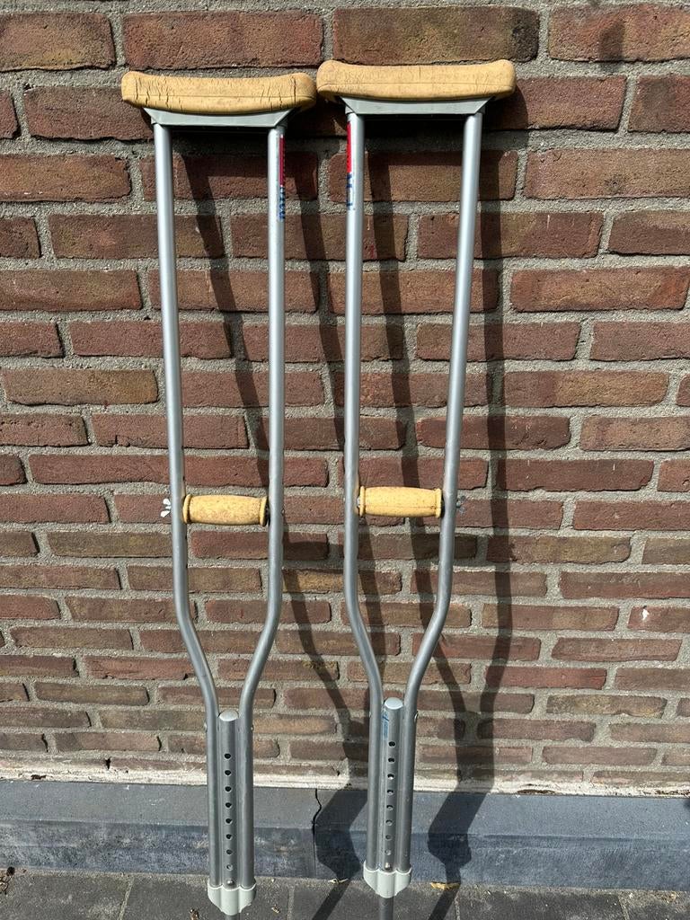 Okselkrukken, Diversen, Loopkrukken, Gebruikt, In hoogte verstelbaar, Ophalen