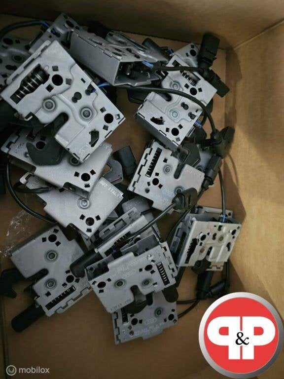 Audi A3 8Y Slotmechaniek Motorkap  8Y0823509A