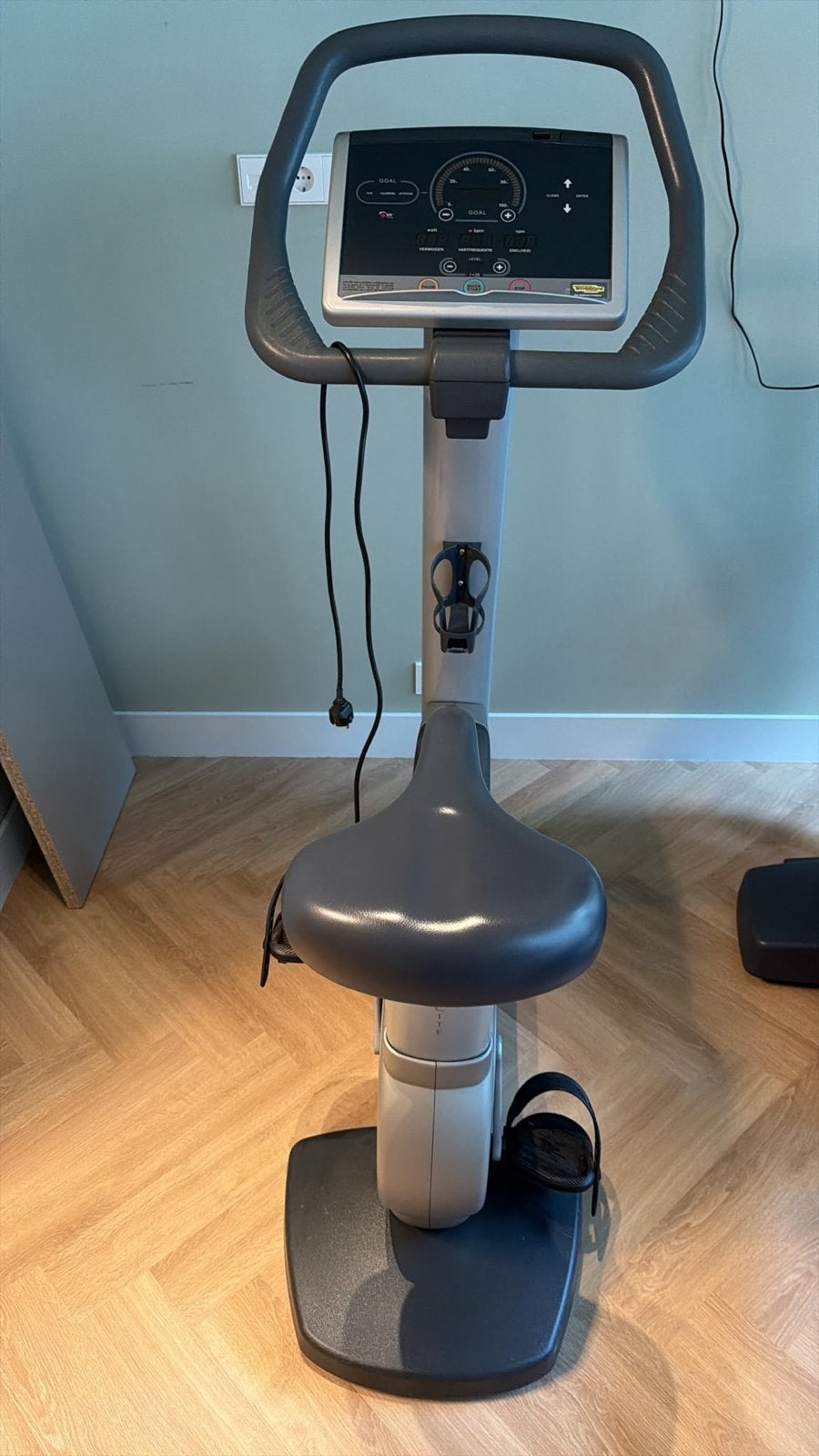 Foto 3 van Technogym Upright Bike EXC 500i - Uitstekende Staat