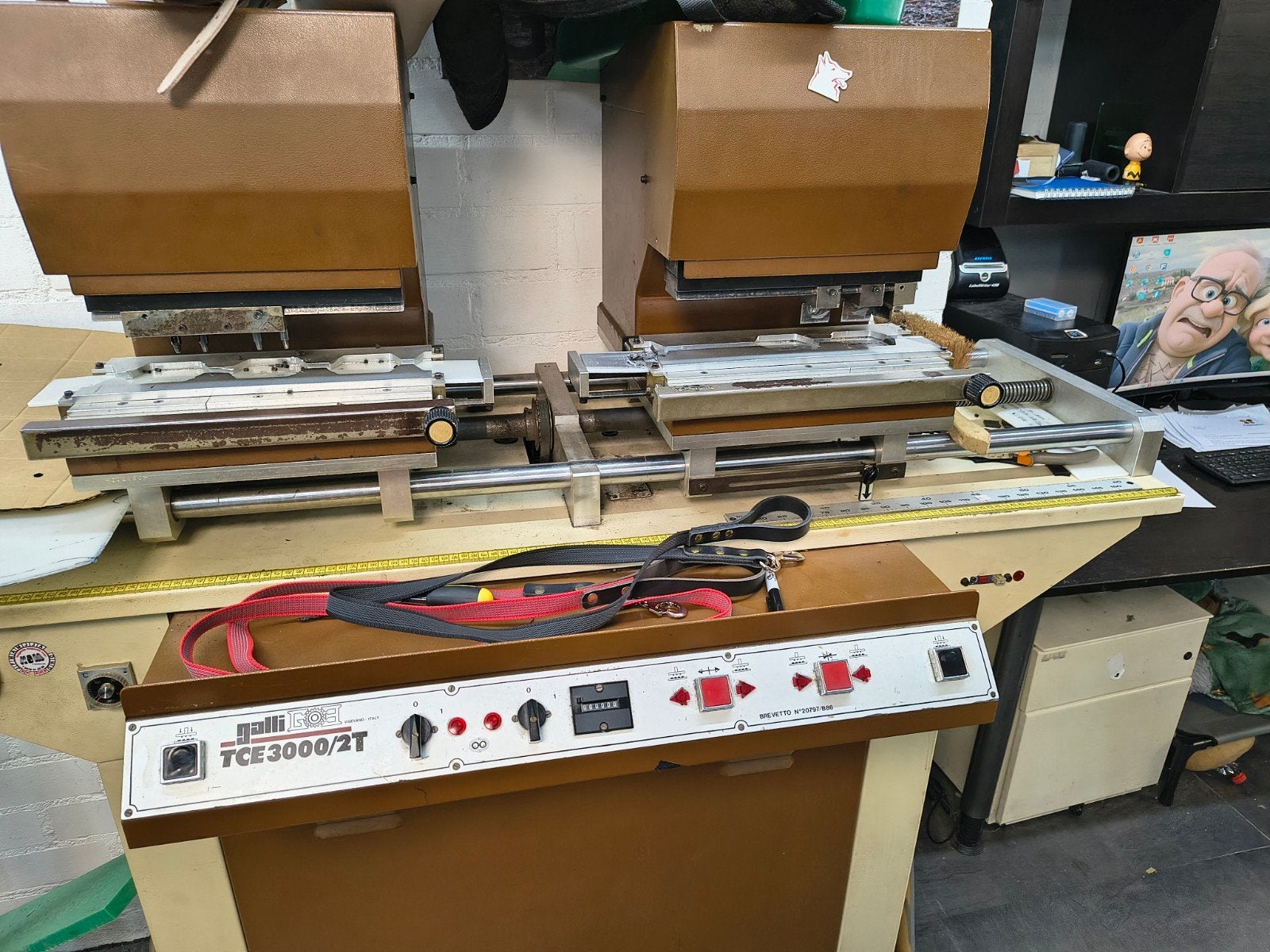 galli TCE3000/2T Dubbele  stans voor Leerbewerking, Gebruikt, Lockmachine, Industrieel, Ophalen