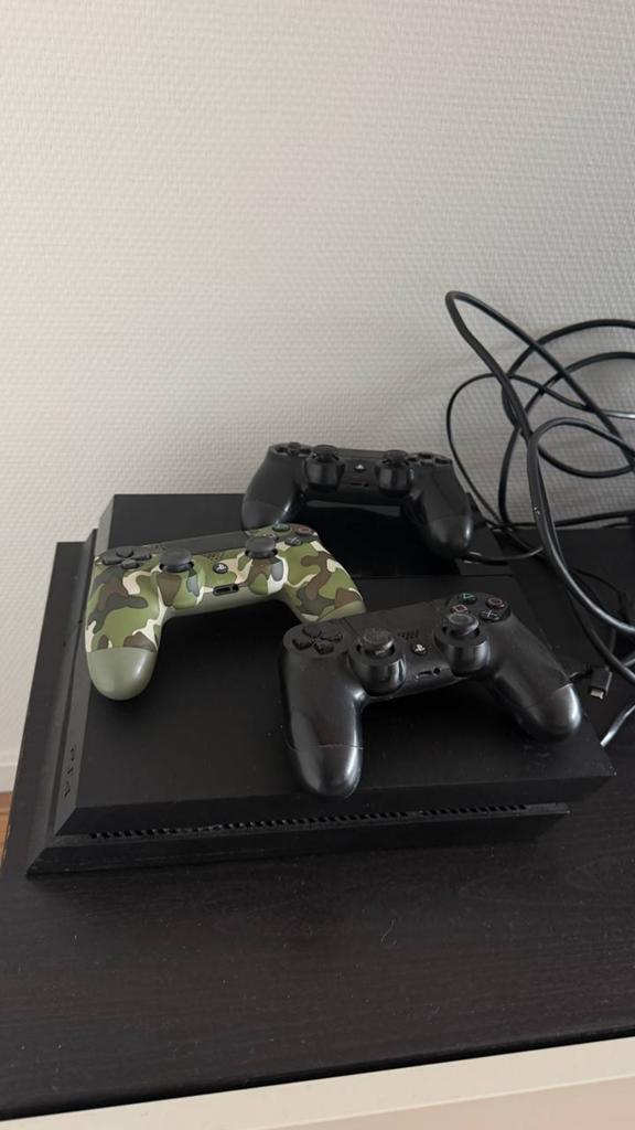 PS4 PlayStation 4 met veel games, Spelcomputers en Games, Ophalen of Verzenden, Zo goed als nieuw, Original, Met 3 controllers of meer