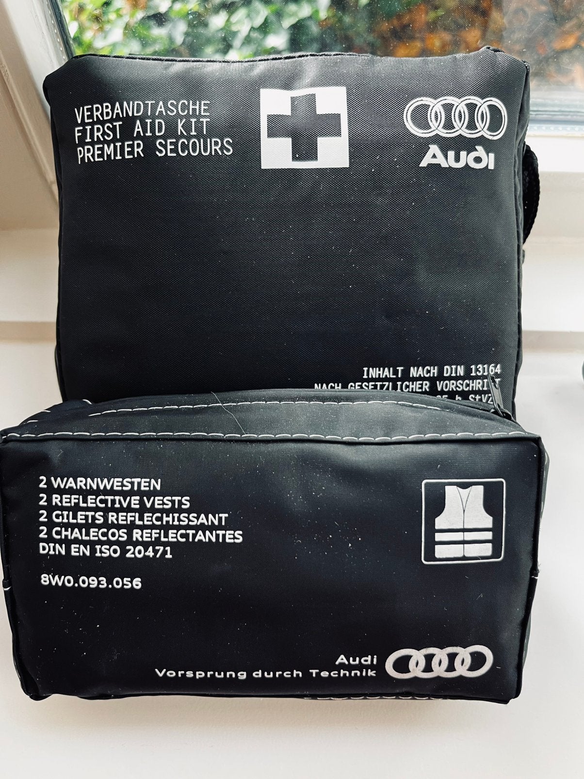 originele Audi EHBOkit 8W0860282F verbanddoos +2 refex vest, Ophalen of Verzenden, Nieuw, Audi