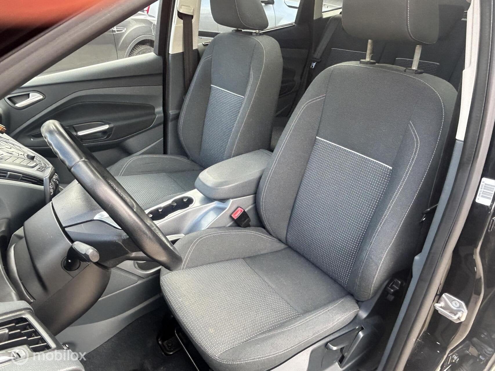 Foto 10 van Ford C-Max 1.6 150 PK Titanium Pano Stoelver