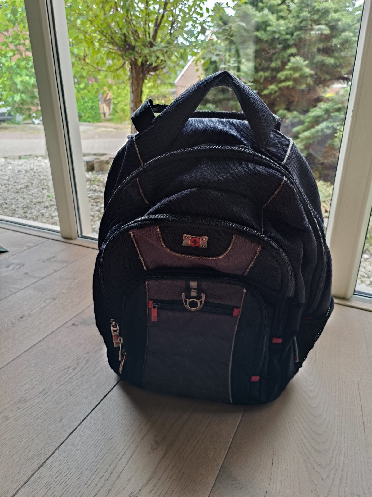 Wenger SwissGear Rugzak - Zwart met Rood Accent, Gebruikt, 25 tot 40 cm, Ophalen of Verzenden, Overige merken