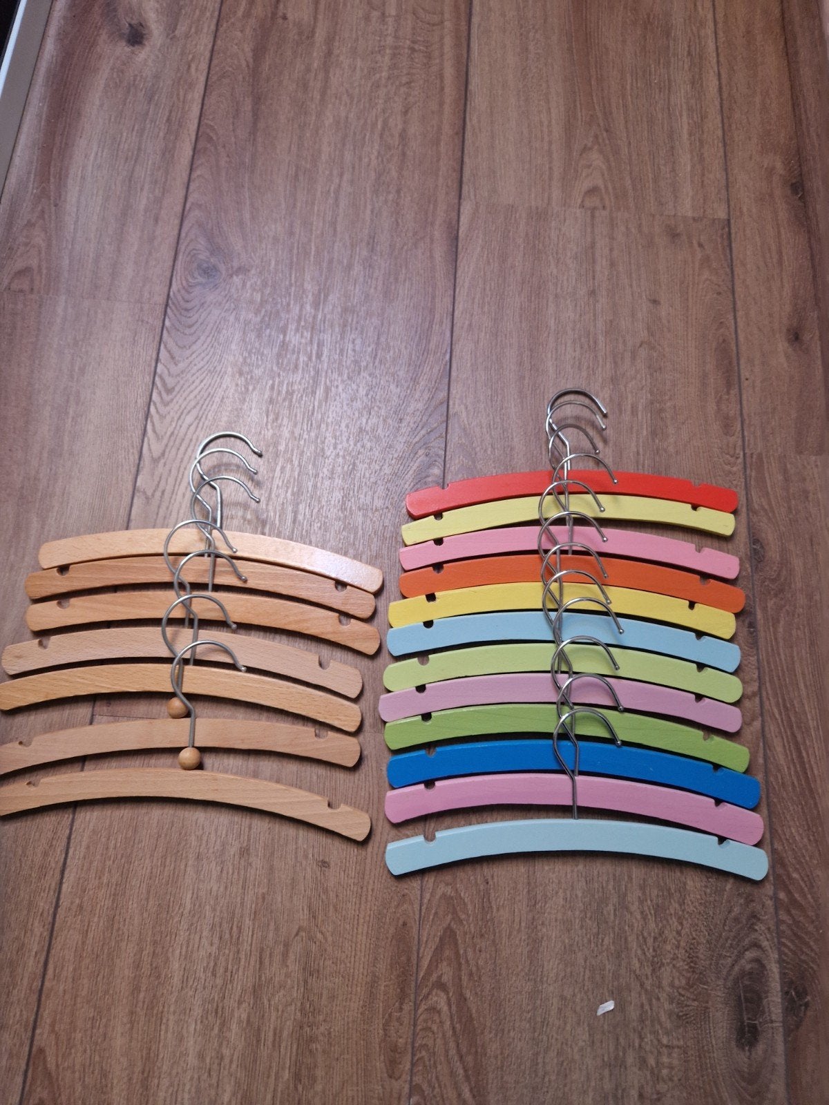 20 Houten baby/ kinder kleding hangertjes, Kinderen en Baby's, Ophalen of Verzenden