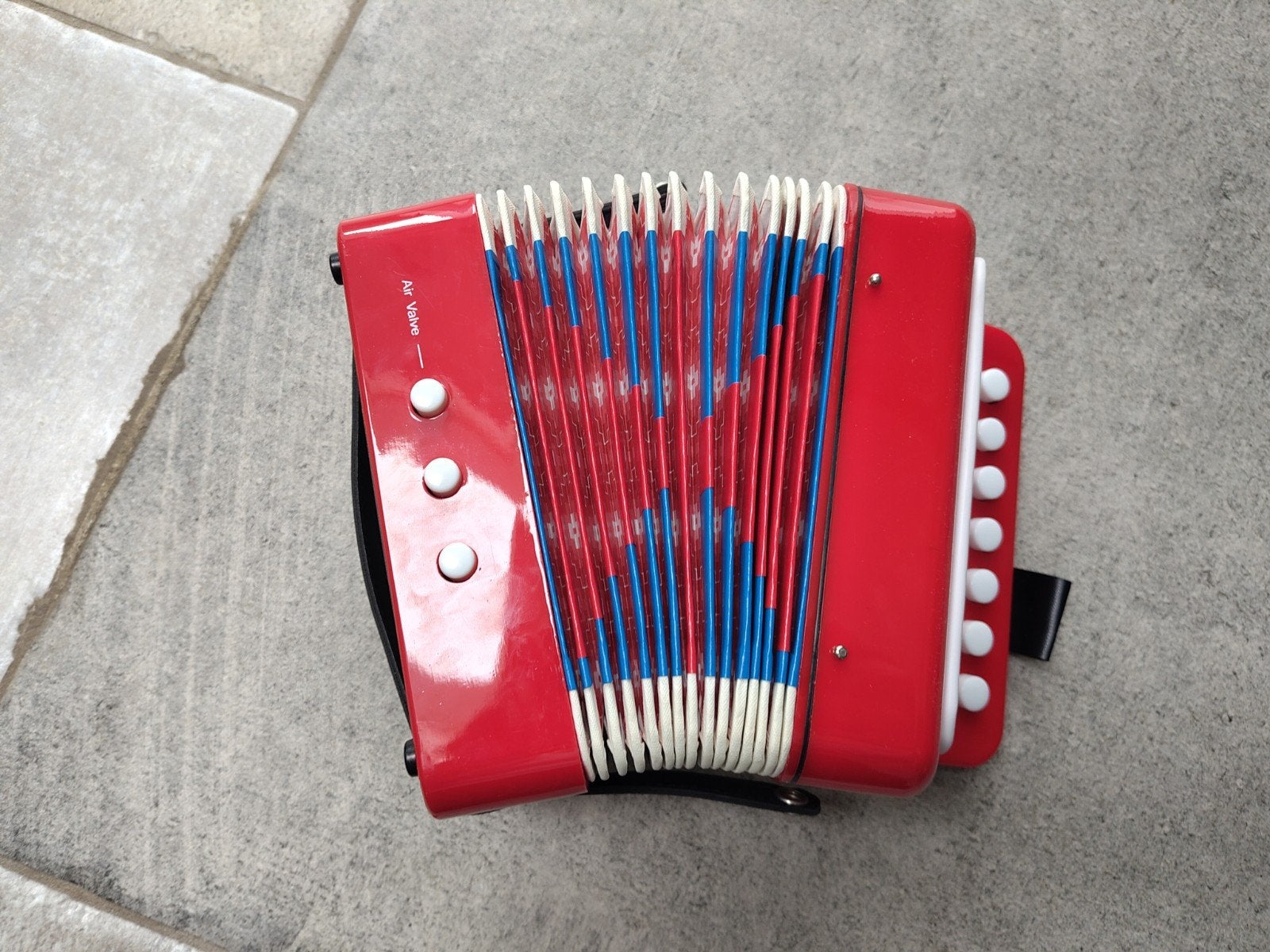 Vilac Accordeon Rood - 10 toetsen, 14 tonen, Muziek en Instrumenten, Overige merken, Met riemen, Overige formaten, Nieuw