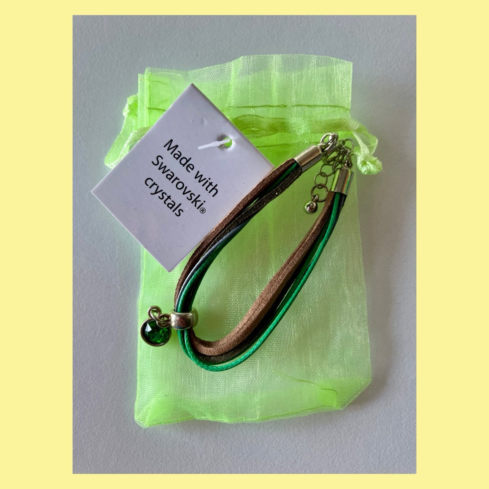 Groen armbandje met Swarovski kristallen, Overige materialen, Verzenden, Nieuw, Met bedels of kralen