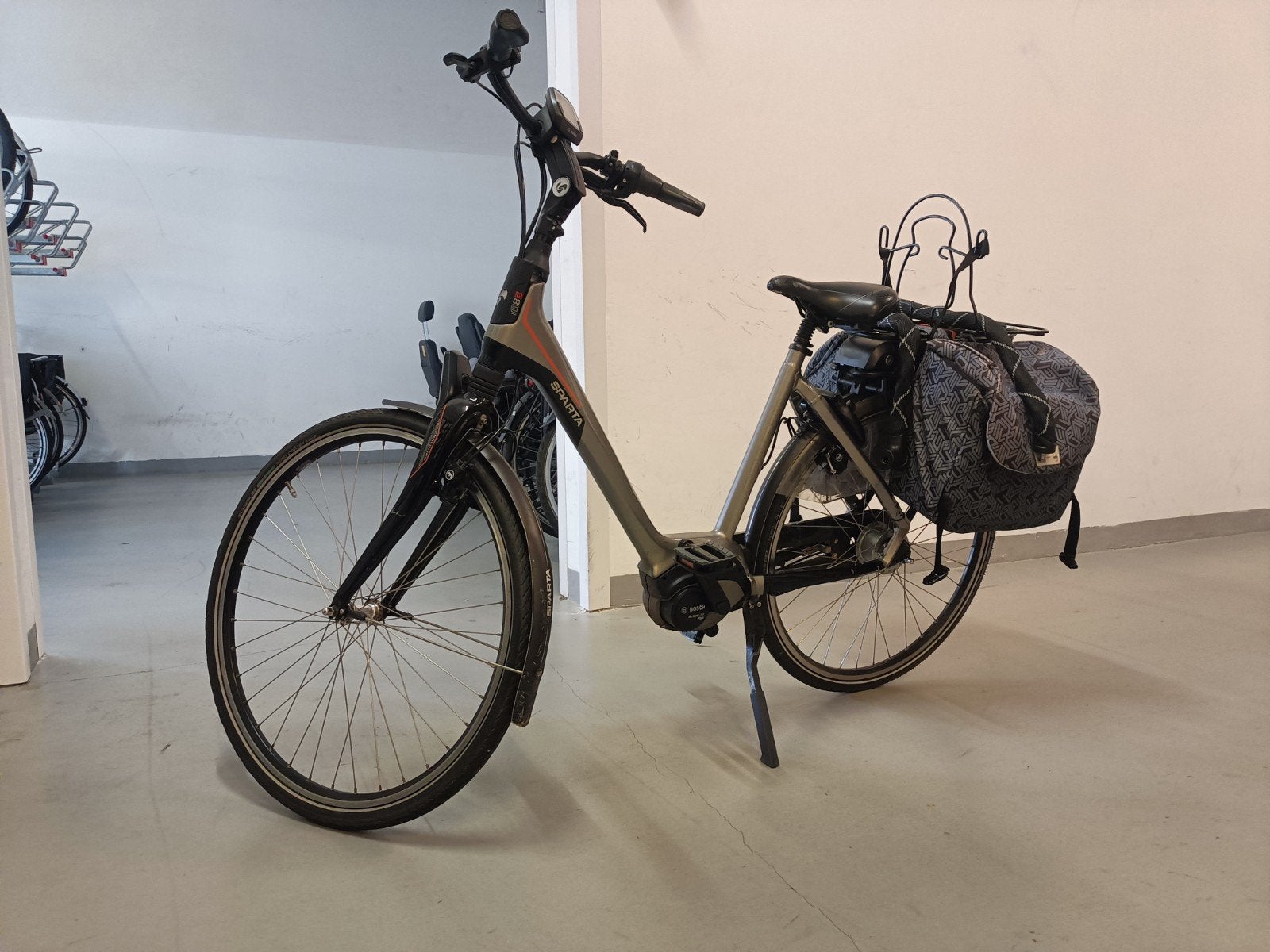 Sparta e-bike met lage instap en versnellingen, Ophalen, Sparta, Velgrem, (Extra) lage instap
