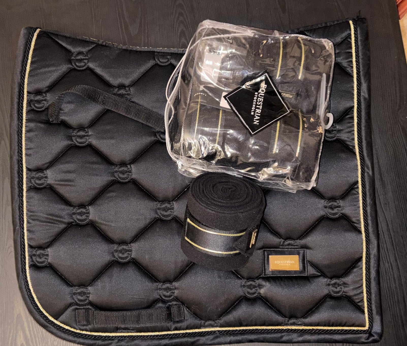 Equestrian stockholm black gold set full dressuur, Dieren en Toebehoren, Paarden en Pony's | Dekens en Dekjes, Ophalen of Verzenden