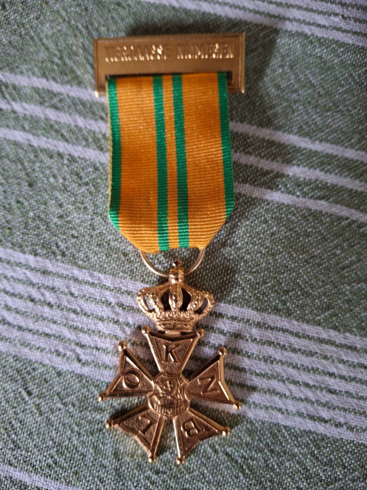 Vierdaagse medaille Nijmegen met 3D kroon, Ophalen of Verzenden, Landmacht, Nederland, Lintje, Medaille of Wings