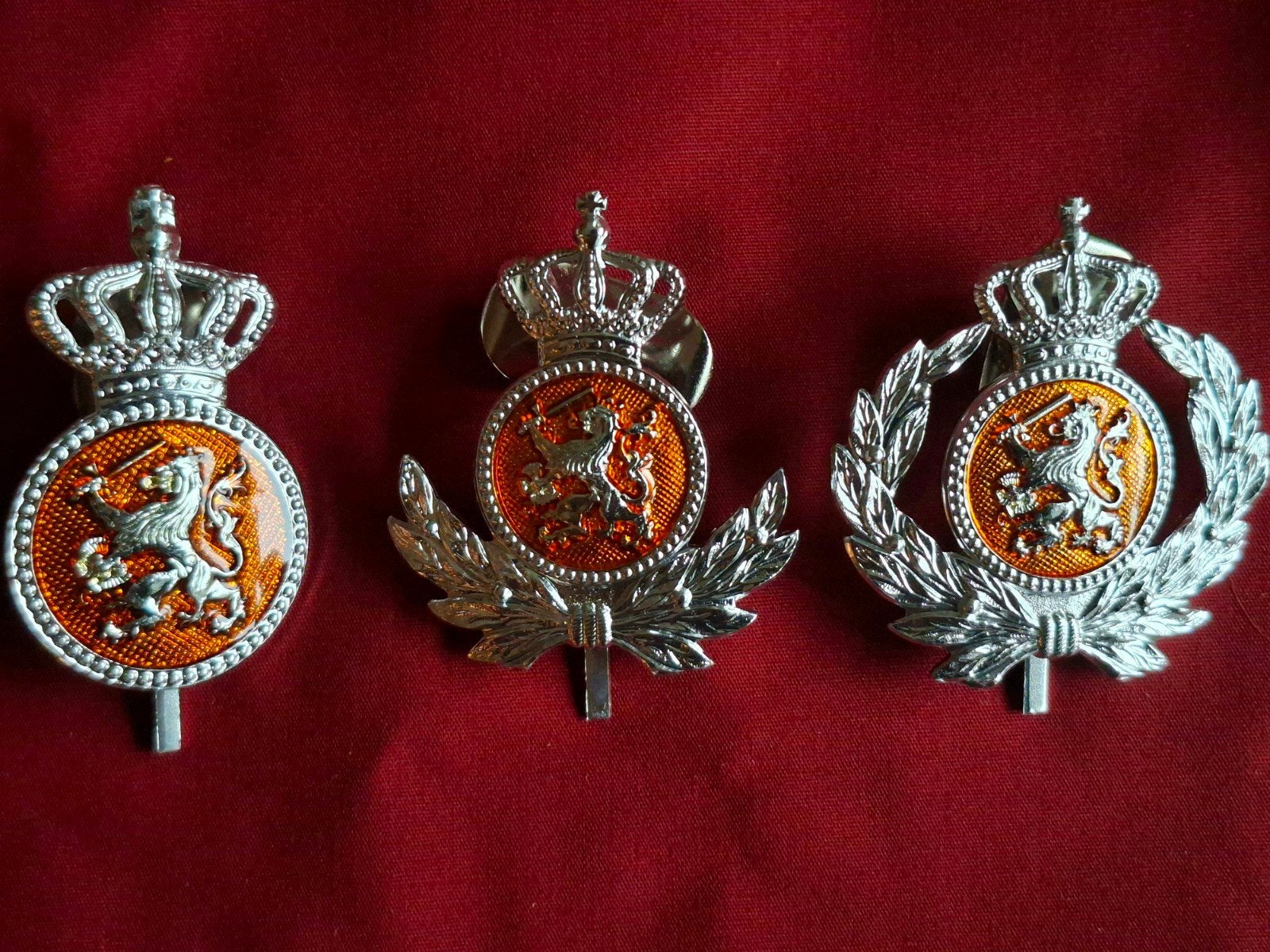 Set van 3 Nederlandse Militaire Emblemen/Badges, Ophalen of Verzenden, Landmacht, Nederland, Embleem of Badge