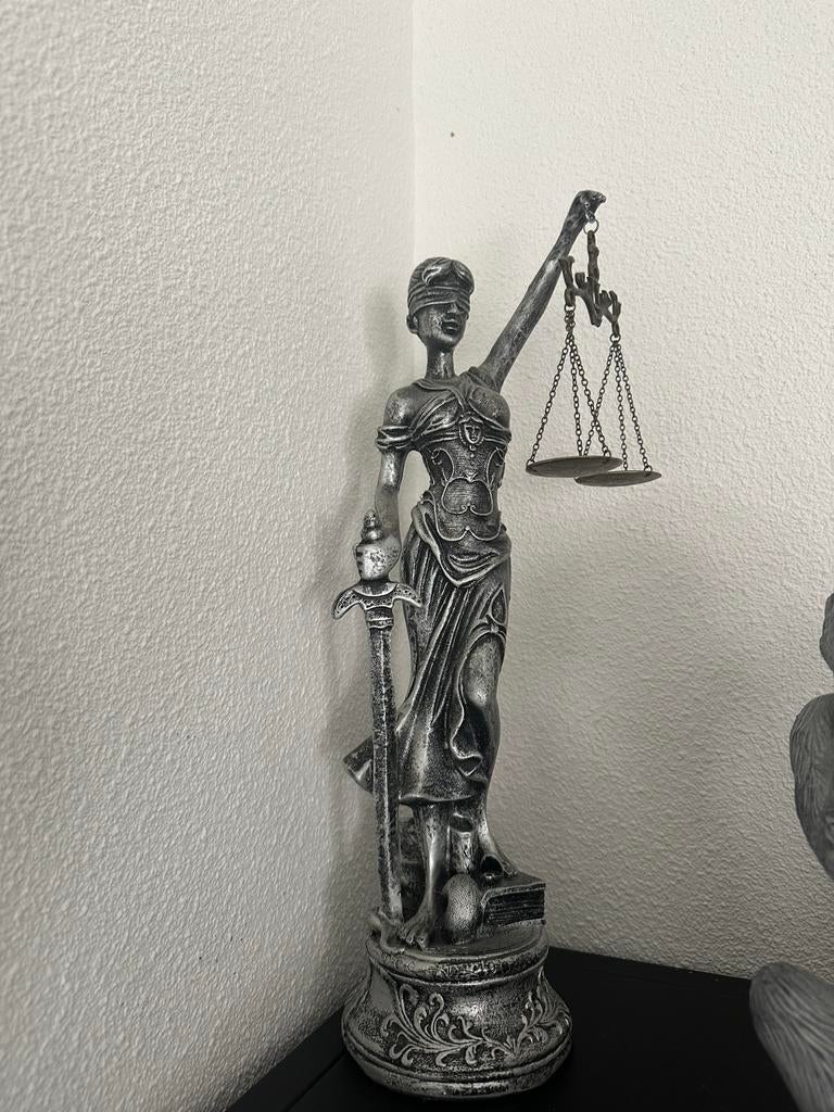 Vrouwe Justitia Beeld - Zilverkleurig, Zilver, Ophalen of Verzenden, Gepatineerd, 20 - 50 cm