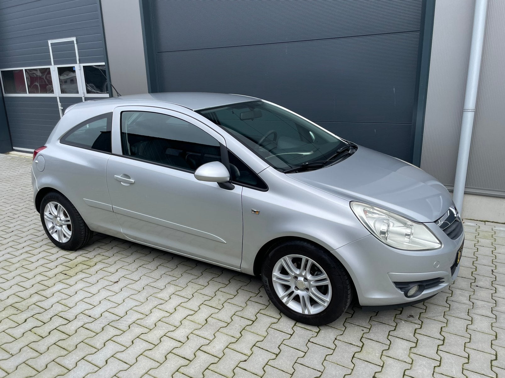 Opel Corsa 1.4 16V Enjoy 2007 Gloednieuwe APK, Auto's, Voorwielaandrijving, Stof, 4 cilinders, Bedrijf