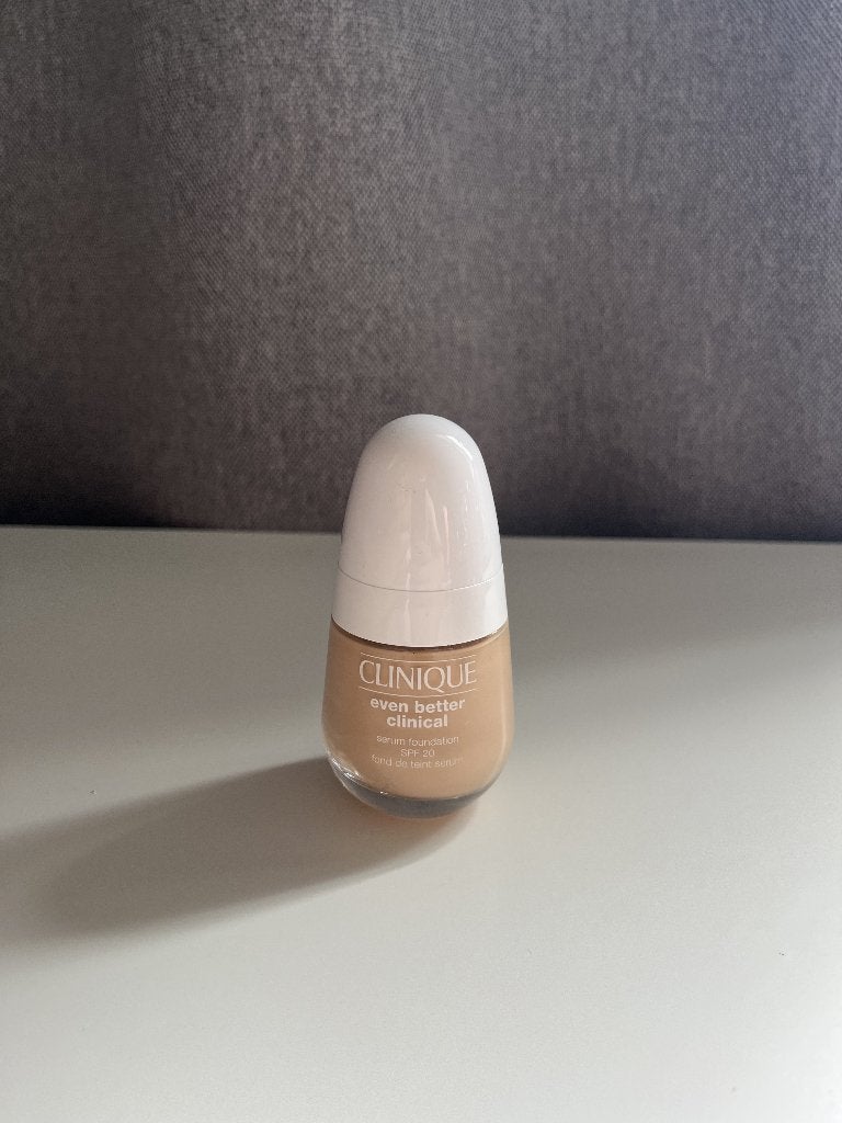 Clinique Serum Foundation, Gehele gezicht, Beige, Nieuw, Ophalen of Verzenden