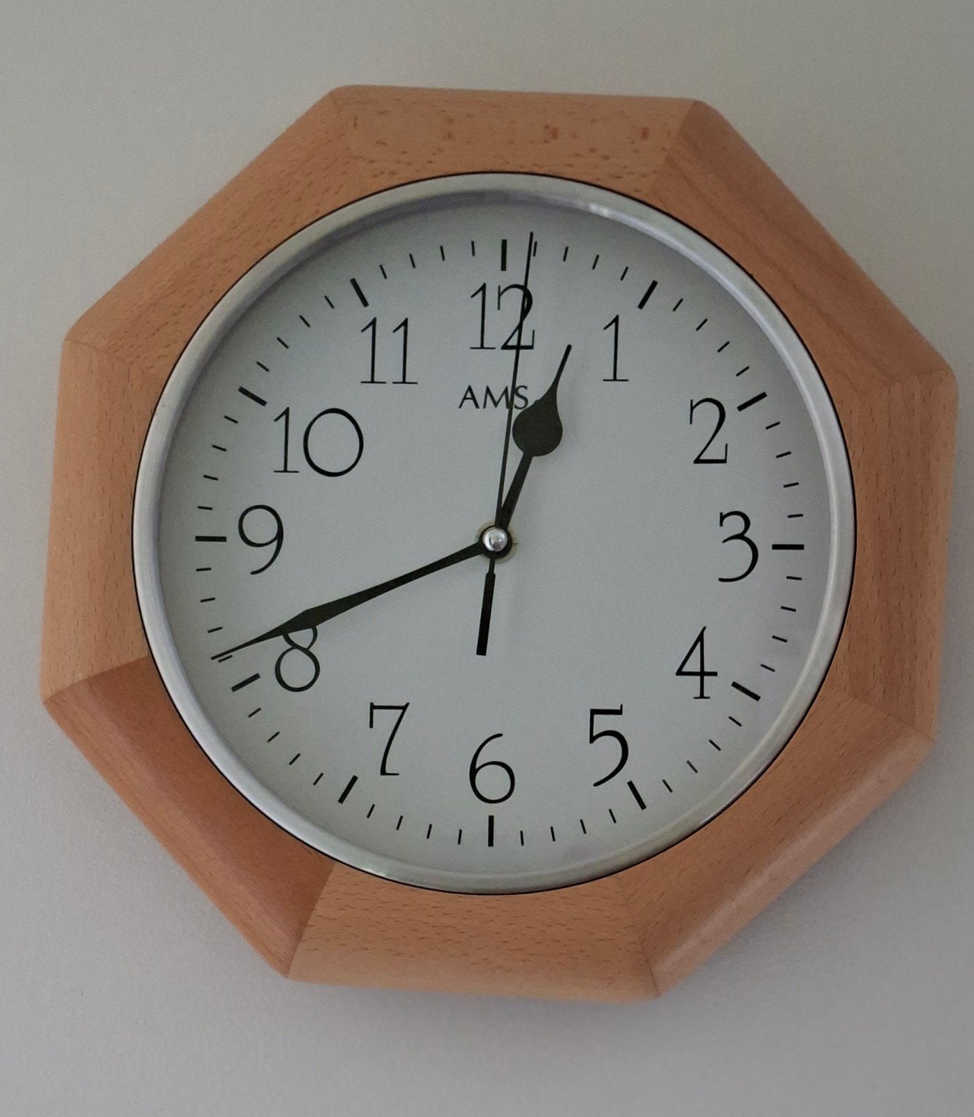 Houten wandklok AMS - Achthoekig design, Ophalen of Verzenden, Wandklok