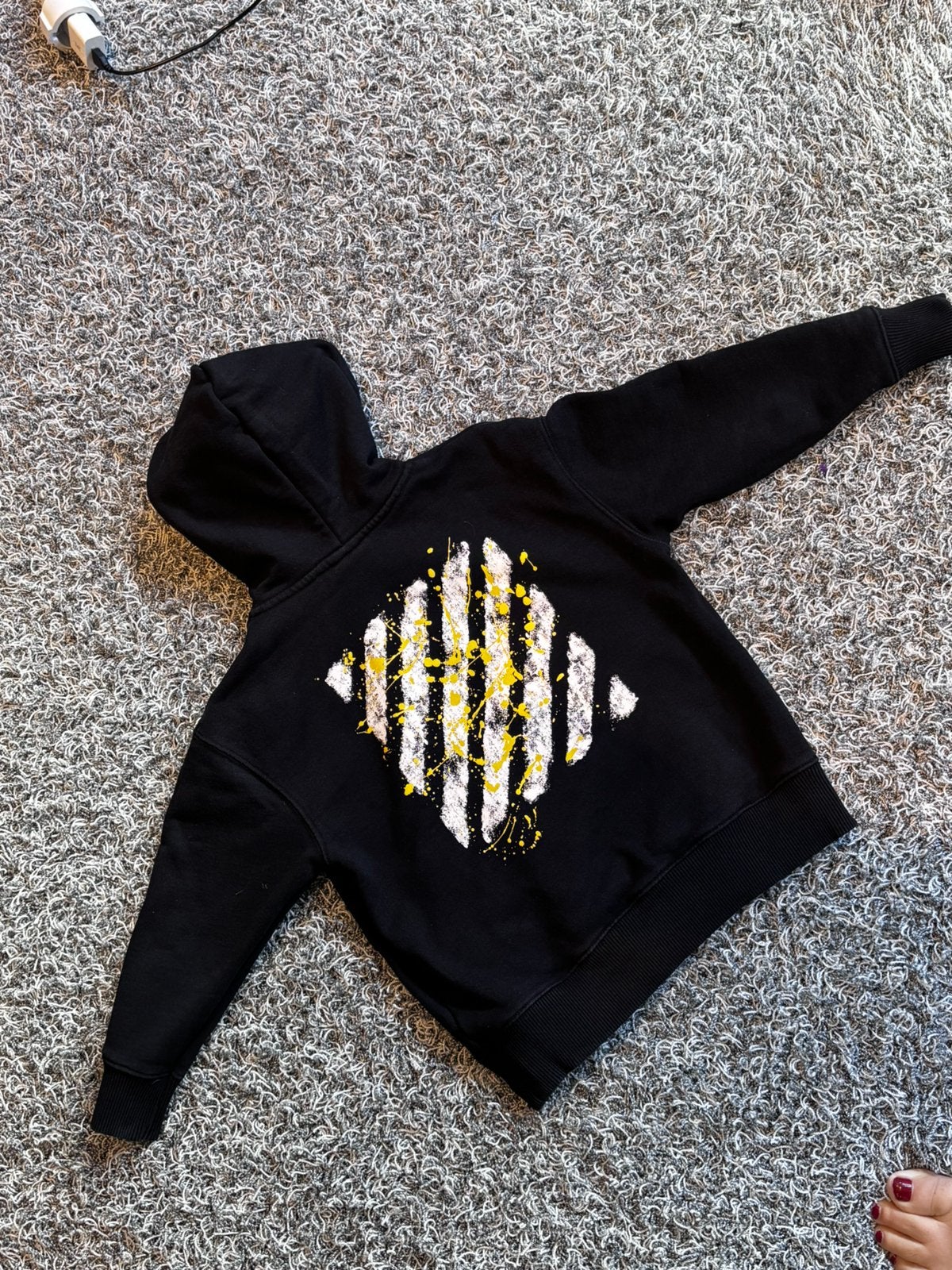 Off-white hoodie met leuke achterkant 4 jaar, Ophalen of Verzenden, Zo goed als nieuw, Jongen, Trui of Vest