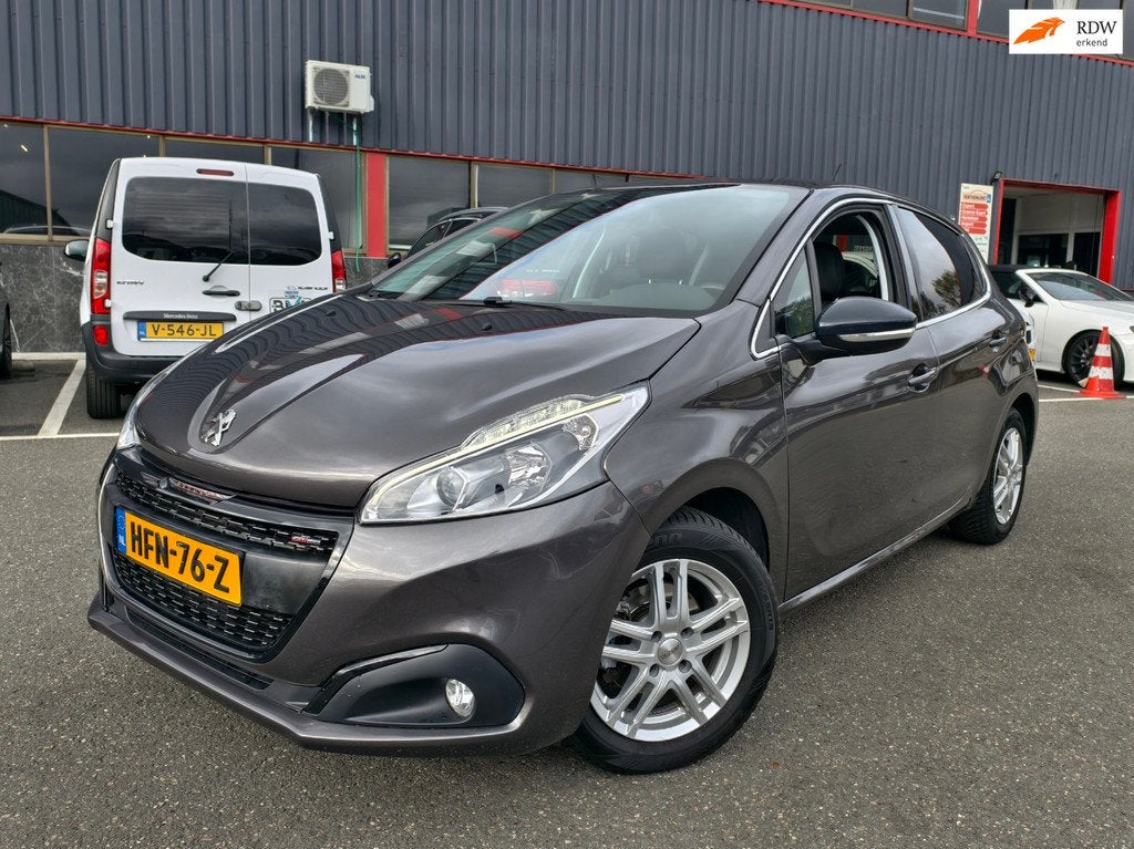 Peugeot 208 1.2 PureTech Allure, Voorwielaandrijving, Automatische klimaatregeling, Gebruikt, Euro 6
