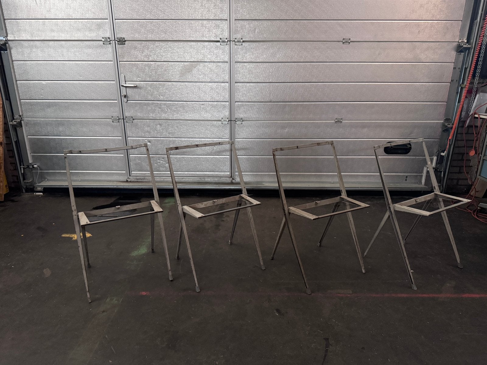 Wim Rietveld pyramide stoelen frames Ahrend, Ophalen, Gebruikt, Grijs, Eén