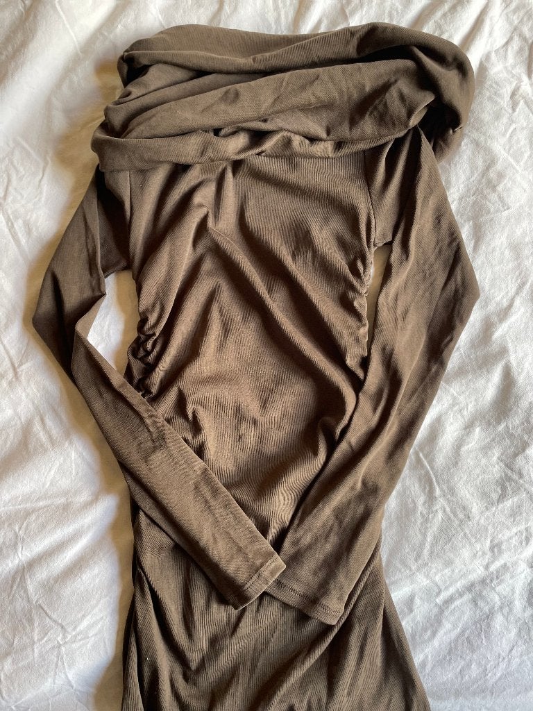 leuk bruin kort jersey jurkje van Zara off shoulder mt S/XS, Bruin, Verzenden, Zara, Nieuw