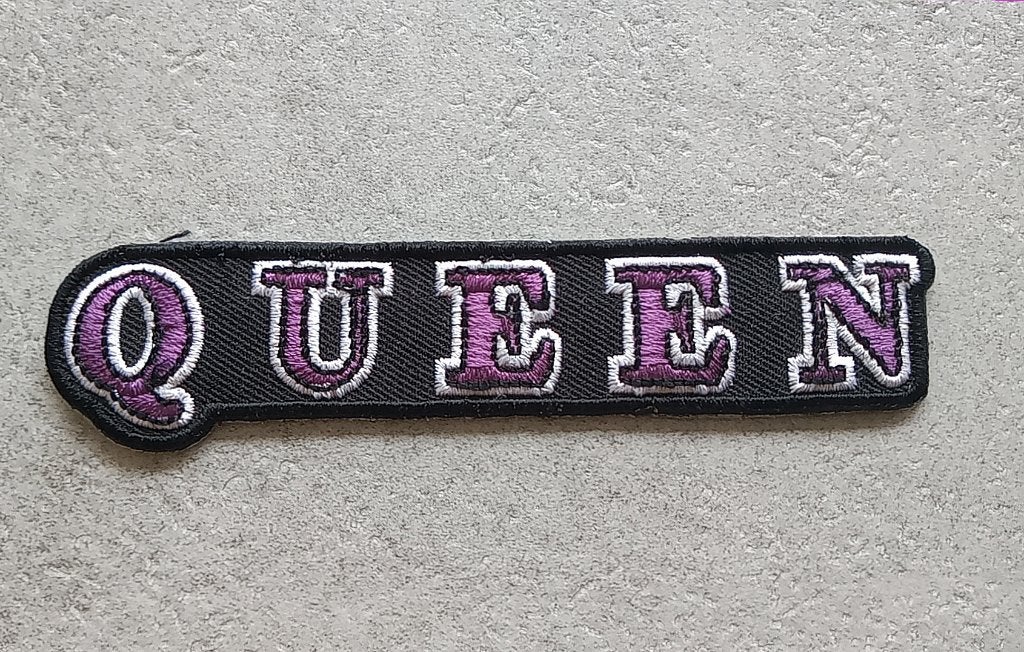 Queen leuke nieuwe shaped patch q58 paars, Ophalen of Verzenden, Nieuw, Kleding