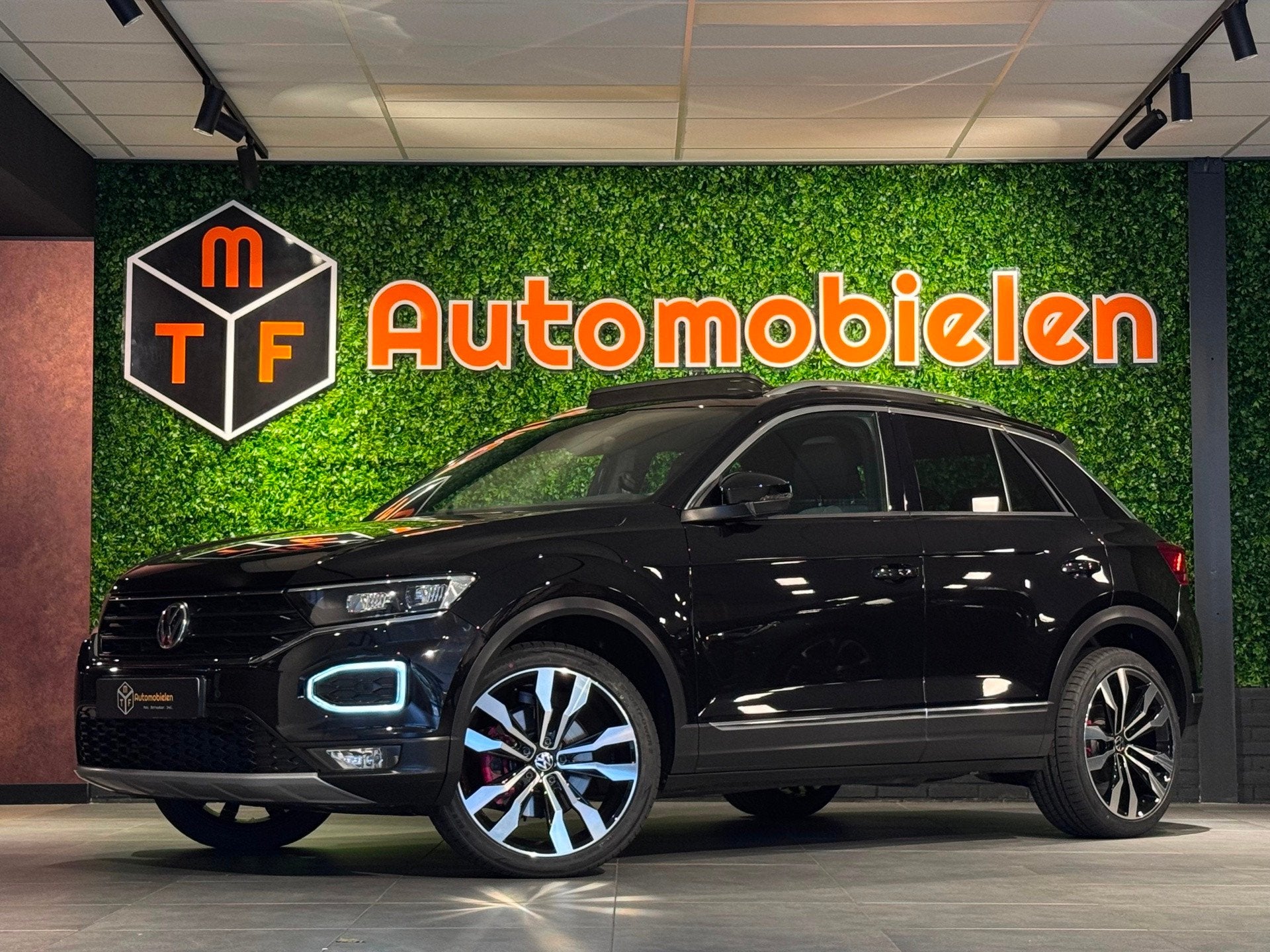 Volkswagen T-Roc 2.0 TSI 4MOTION SPORT 190 PK |PANO|VIRTUAL|, Automaat, Dealer onderhouden, Gebruikt, Zwart