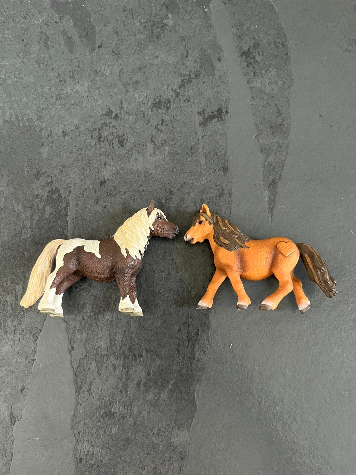 Prachtig Schleich Shetlander duo (Merrie met hartje & Ruin), Ophalen of Verzenden, Zo goed als nieuw