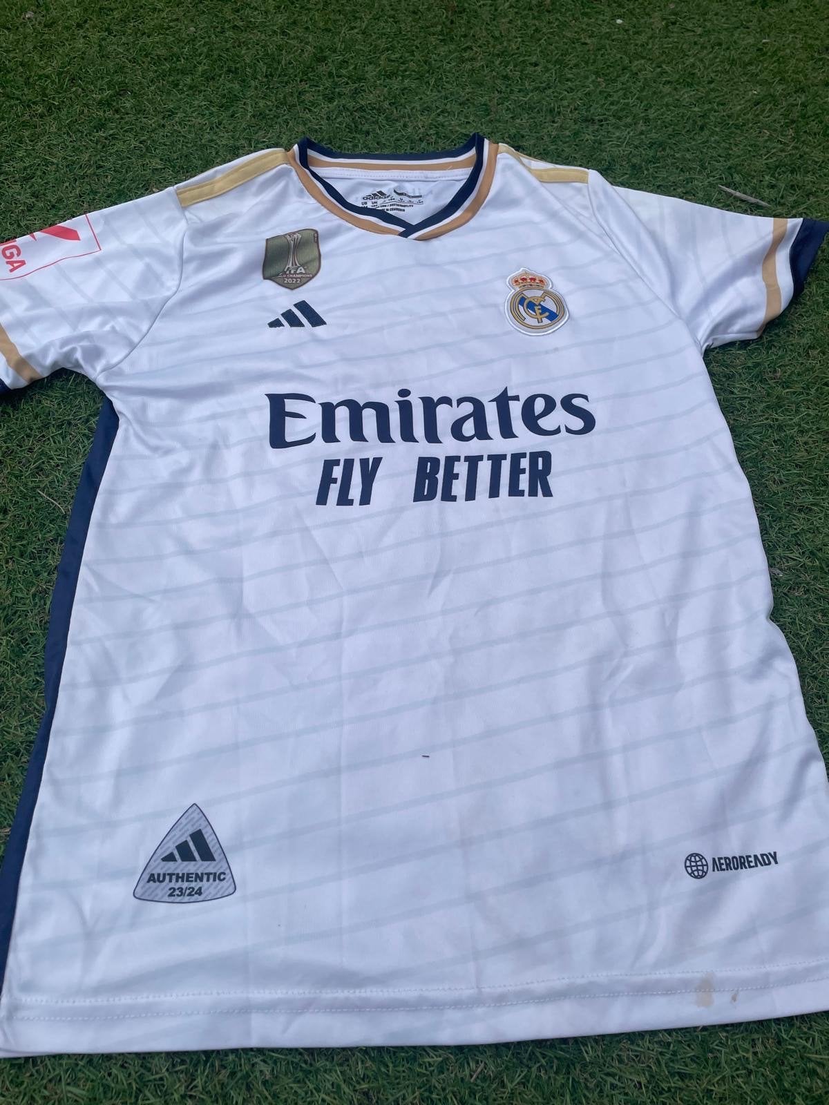 Real Madrid Thuisshirt & Broekje Vini Jr. #7, Maat S, Ophalen, Zo goed als nieuw, Set