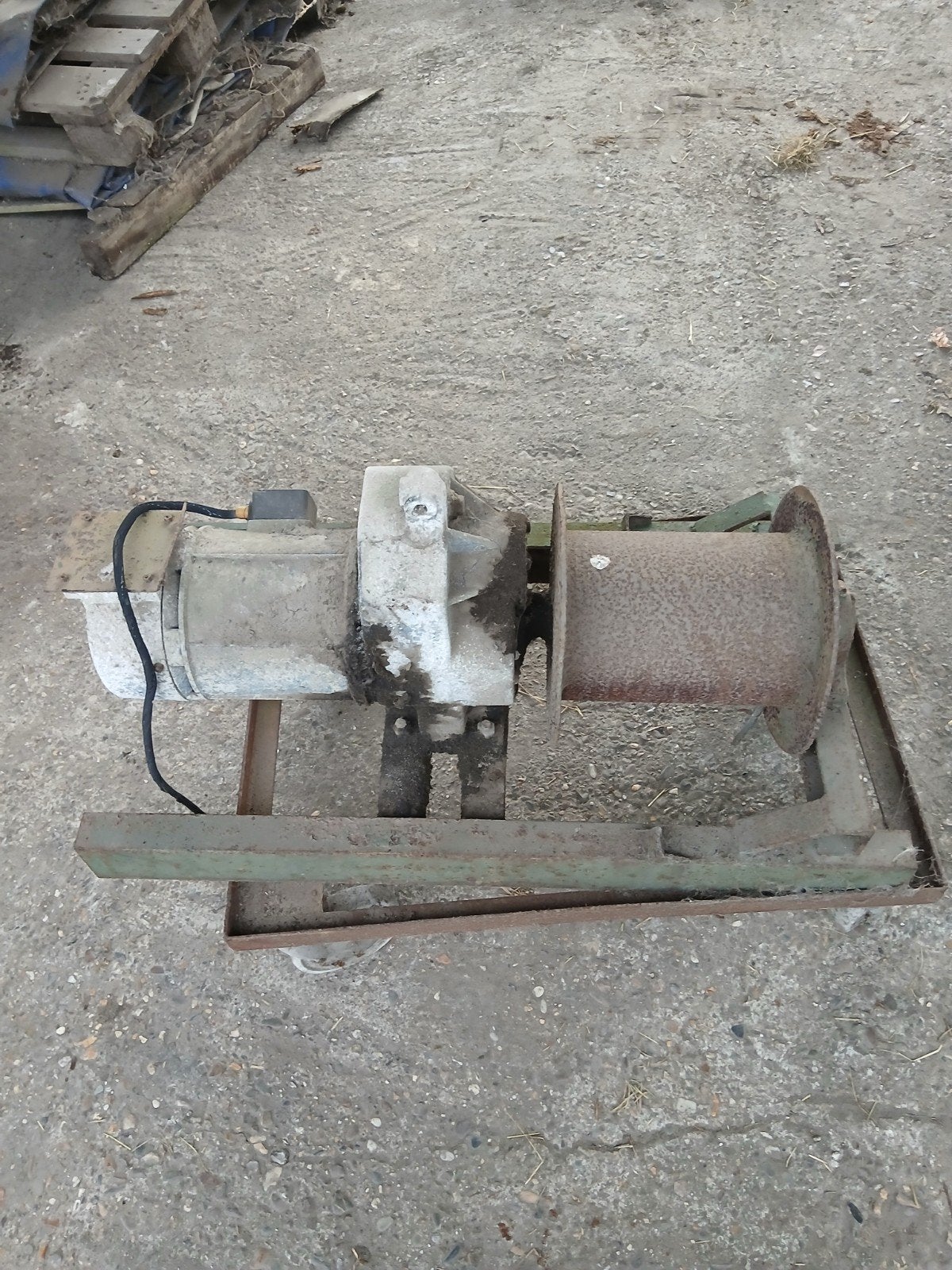 bouwlift motor met kabellier, Ophalen, Gebruikt