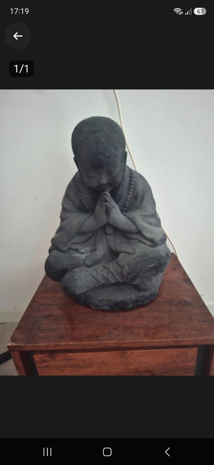 Boeddha beeldje - Monnik in meditatie, Antiek en Kunst, Kunst | Beelden en Houtsnijwerken, Ophalen, Handgemaakt, 20 - 50 cm, Steen of Keramiek