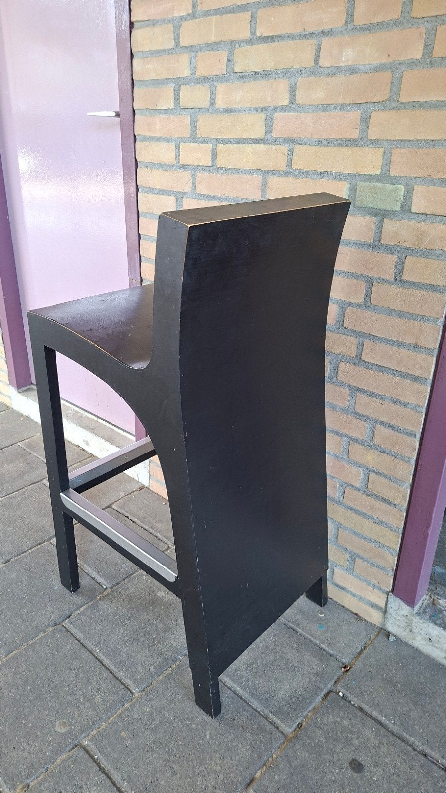 Foto 4 van Set van 4 massief houten barstoelen - Zwart