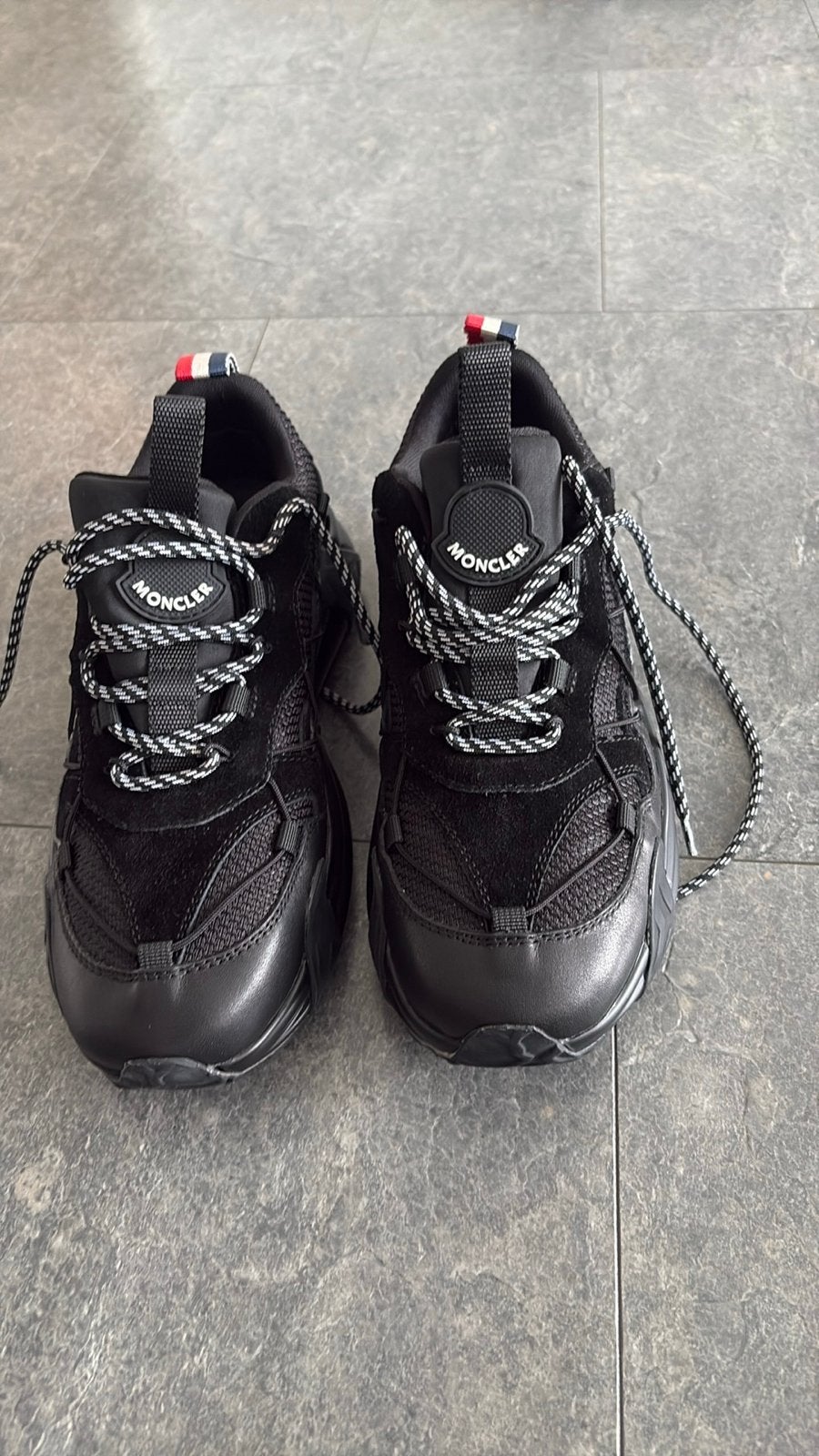 Moncler schoenen maat 41 - Mooi en opvallend model, Ophalen of Verzenden, Gedragen, Zwart, Sneakers of Gympen