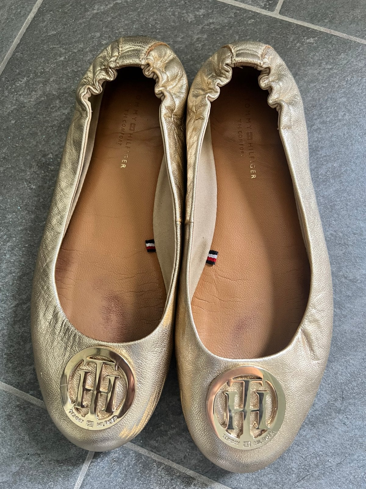 Ballerina goudkleurig mt 37 Tommy Hilfiger, Overige kleuren, Verzenden, Ballerina's, Gedragen