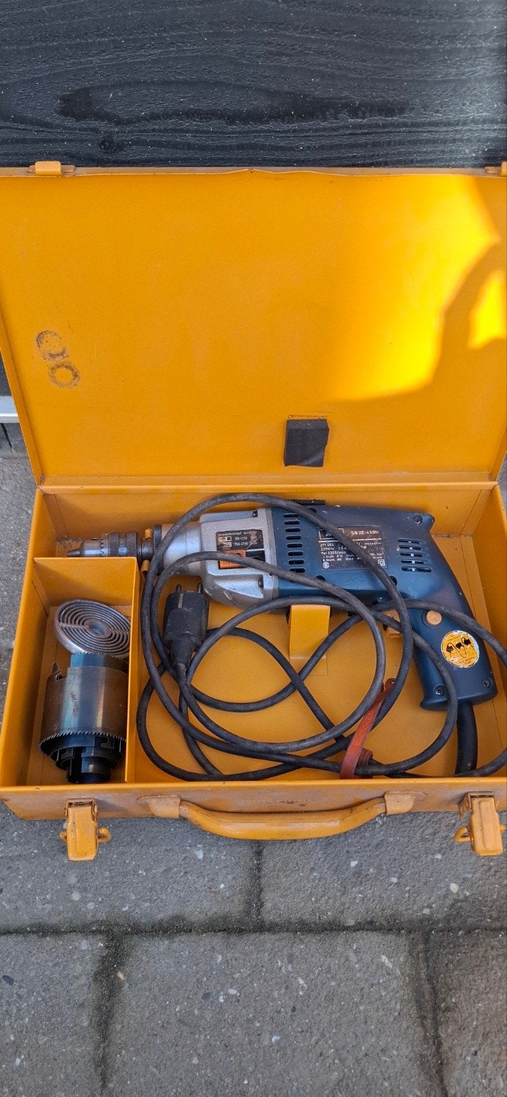 AEG Boormachine in metalen koffer met accessoires, Ophalen of Verzenden, Zo goed als nieuw, 400 tot 600 watt, Boormachine