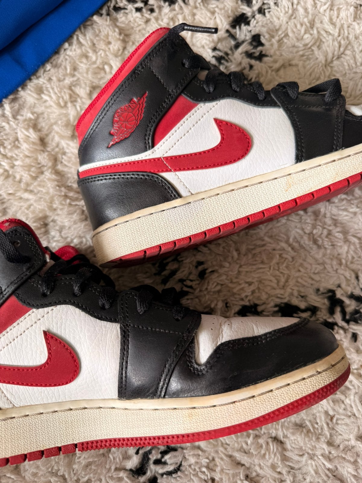 Jordens, Wit, Ophalen of Verzenden, Sneakers of Gympen, Gedragen