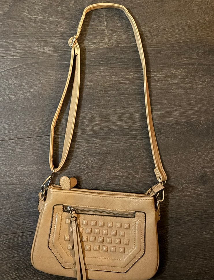 Stijlvolle beige schoudertas met studs, Ophalen of Verzenden, Gebruikt, Beige, Schoudertasje