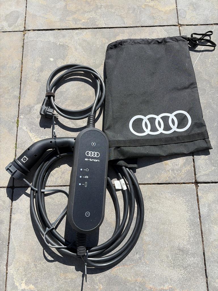 Audi e-tron Draagbare Laadkabel Type 2 (Mode 2), Ophalen of Verzenden, Zo goed als nieuw, Laadkabel