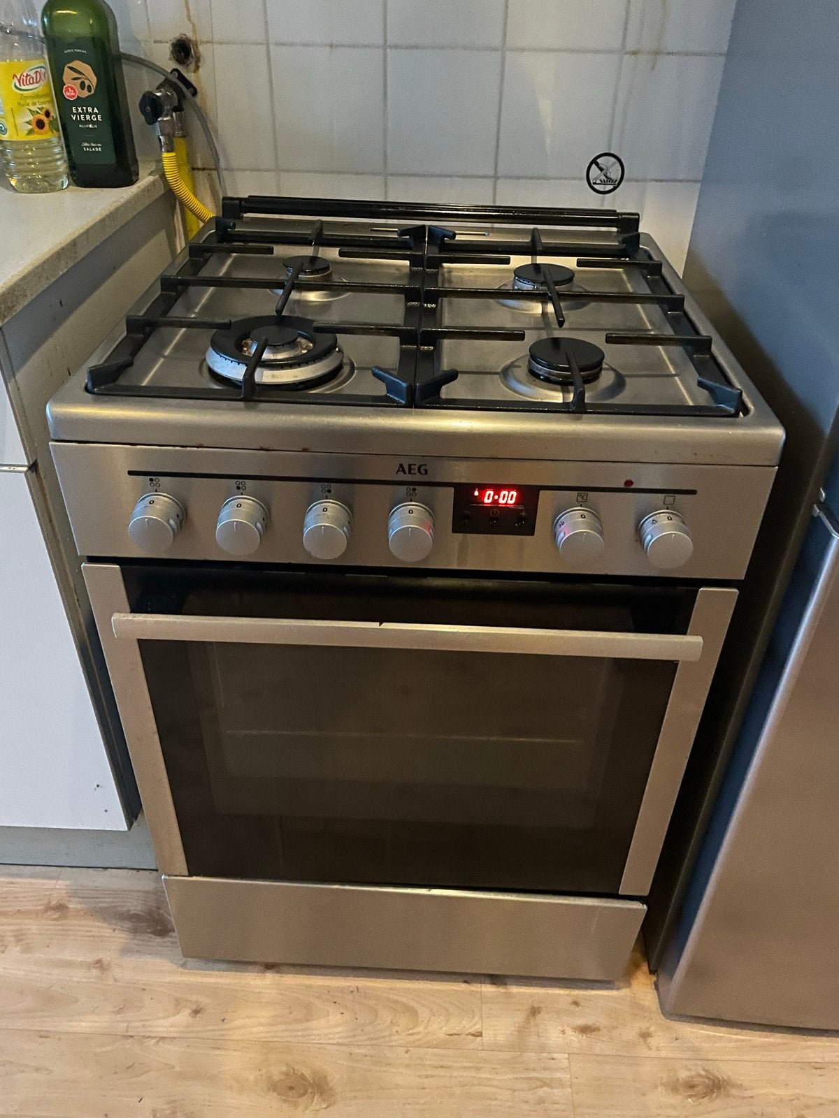 AEG Gasfornuis met Oven - Zeer Nette Staat, Ophalen, 4 kookzones, Zo goed als nieuw, Gas
