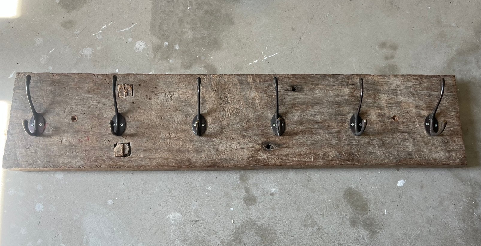 Rustieke wandkapstok van oud hout met metalen haken, Gebruikt, Minder dan 100 cm, Hout, Ophalen