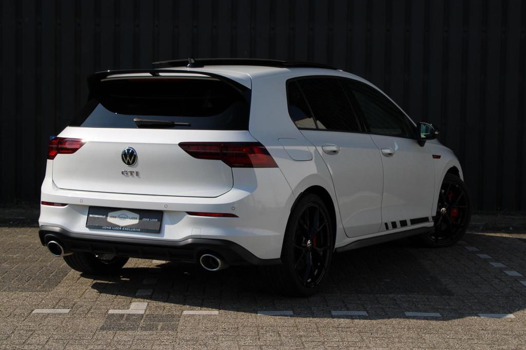Volkswagen Golf 2.0 TSI GTI CLUBSPORT PANO HARMAN KAR HUD, Auto's, Volkswagen, Adaptive Cruise Control, 4 cilinders, 1984 cc, Wit