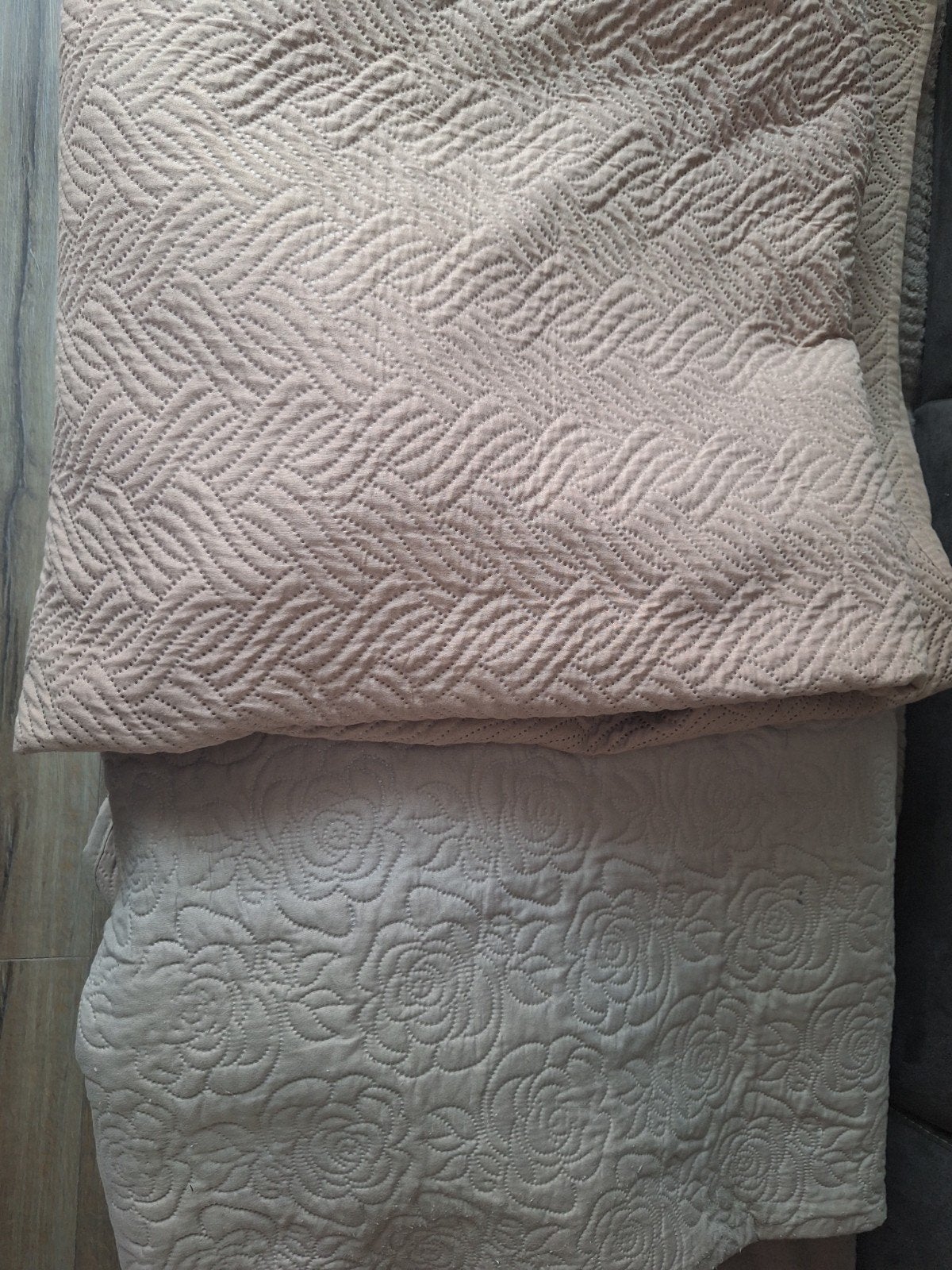 Mooie gewatteerde sprei/deken, Huis en Inrichting, Beige, Tweepersoons, Ophalen of Verzenden, Zo goed als nieuw
