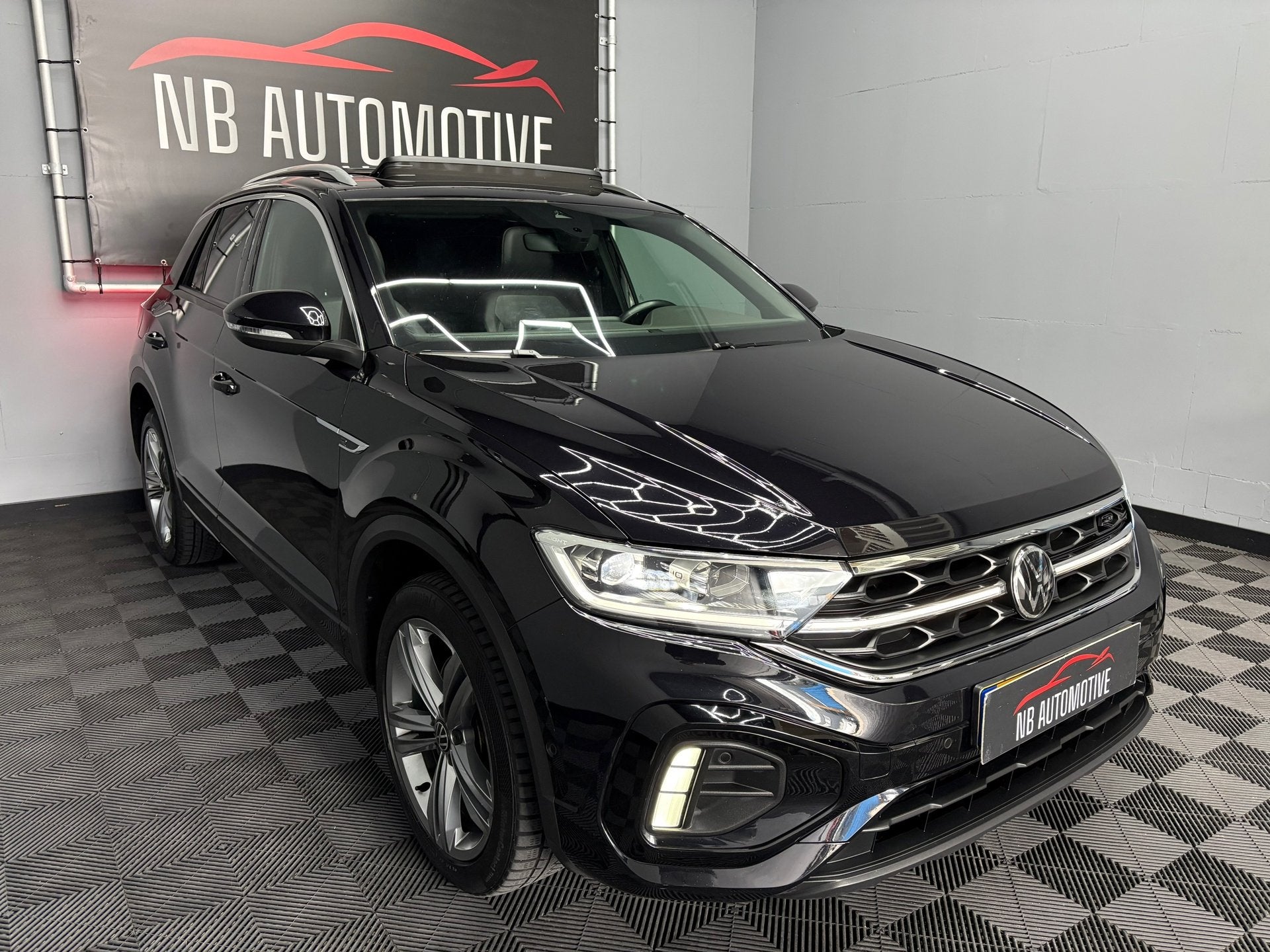 Volkswagen T-Roc 1.5 TSI R-Line Pano, Stof, 4 cilinders, 150 pk, Zwart
