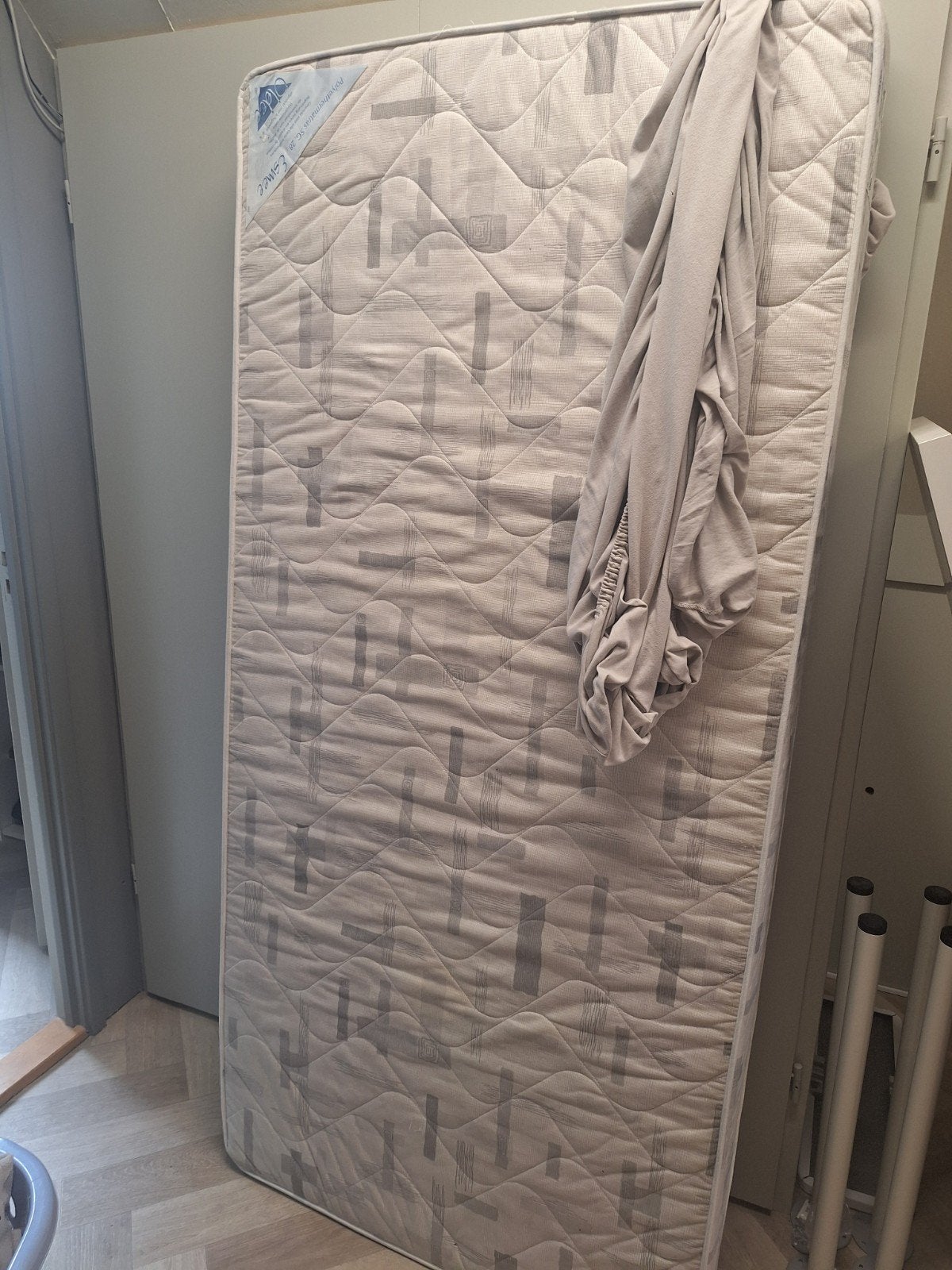 Gratis logeermatras 90x190x13, Ophalen of Verzenden, Zo goed als nieuw